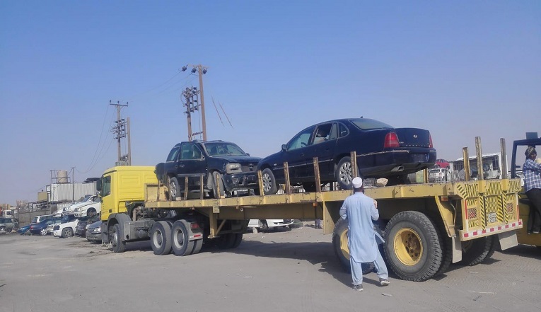 حجز 53 سيارة ورفع 3 آلاف متر أنقاض في سوق الأعلاف