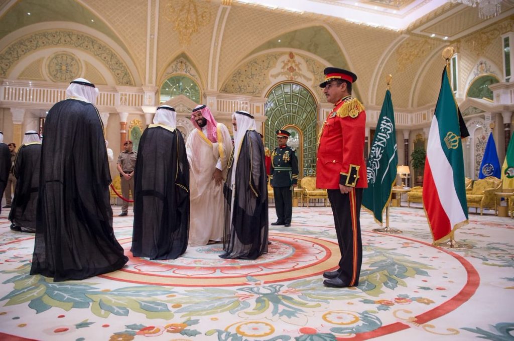 ماذا قدم سمو الأمير على مأدبة عشاءه للأمير #محمد_بن_سلمان ؟