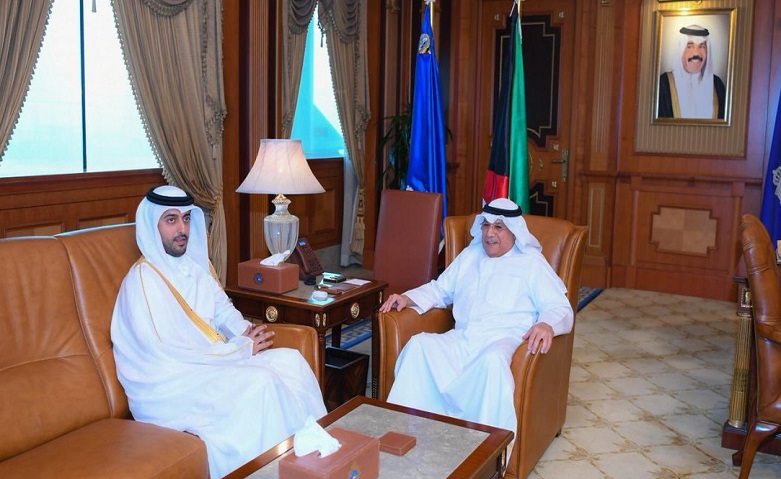 وزير الداخلية يبحث والسفير القطري الموضوعات ذات الاهتمام المشترك