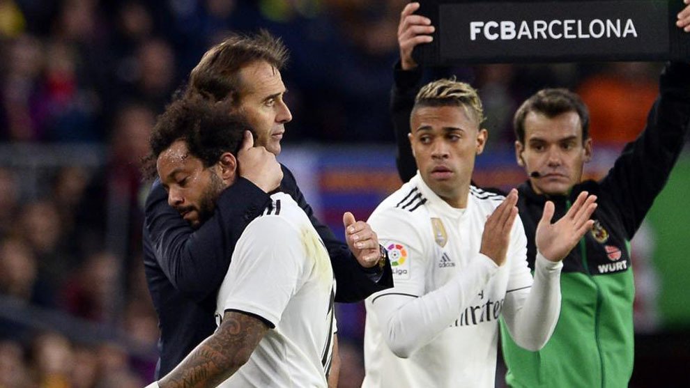 بعد الهزيمة الثقيلة من #برشلونة.. مدرب #ريال_مدريد يودع اللاعبين وخليفته في الطريق!