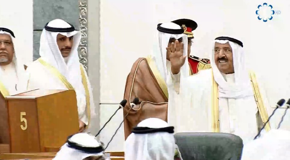 سمو الأمير يهنئ النائب الرويعي بتزكيته لمنصب أمين سر #مجلس_الأمة #افتتاح_دور_الانعقاد_الثالث