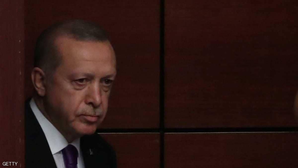 أردوغان يتحدث عن “مثلث الشر” بعد أزمة الليرة