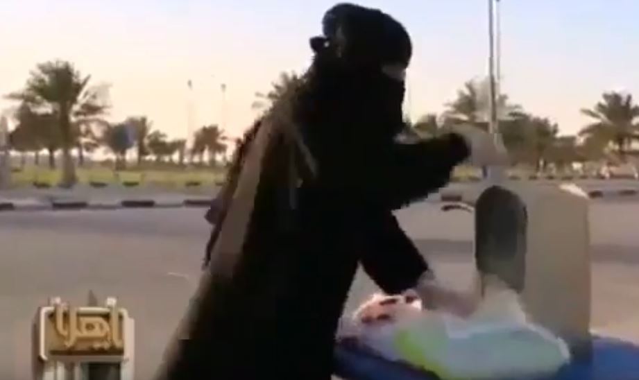 بالفيديو | سعودية حاصلة على “الماجستير” تبيع الشاورما بالشارع