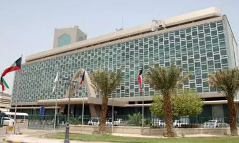 البلدي: تطبيق المخالفات وإزالة المخيمات غير المرخصة ووضع حاوية لكل مخيم