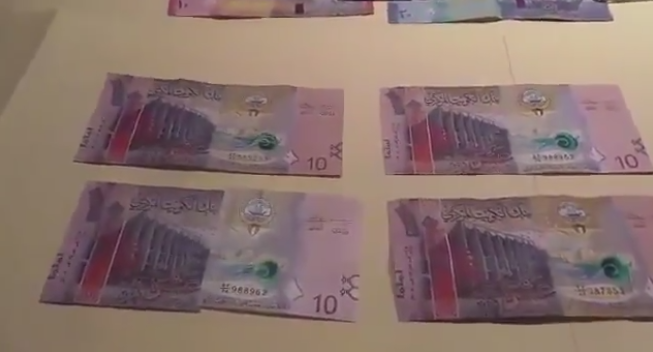 ڤيديو متداول | عملة كويتية مزورة ويتم التعامل بها في سوق الجمعة!