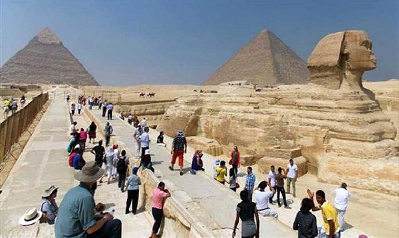 مصر تطلق برنامجا لتحفيز رحلات الطيران السياحي
