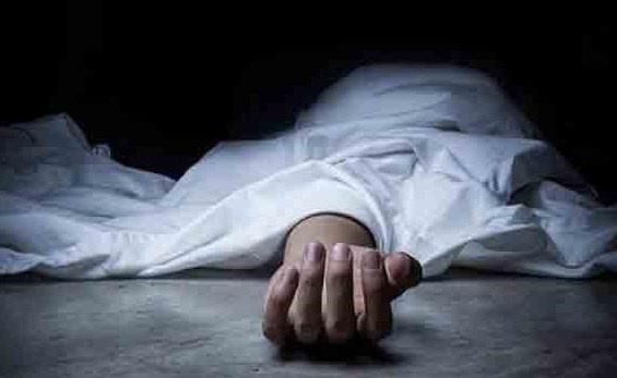 جريمة بشعة في بريطانيا.. ستينية تقتل زوجها بالمطرقة لانتقاده طبخها