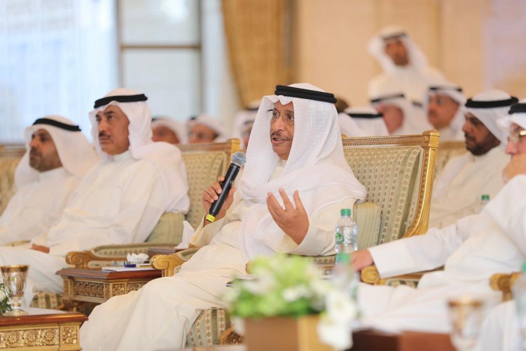 رئيس الوزراء : هناك آفات في الوزارات يجب ان نقضي عليها