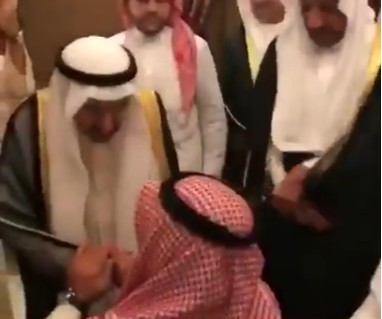 فيديو| حديث ابوي بين سمو أمير البلاد ومواطن