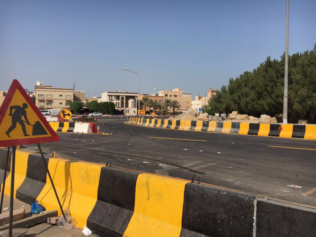 غداً.. إغلاق مؤقت لتقاطعين في “شارع الغوص” لتركيب جسور للمشاة