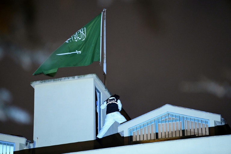 الشرطة التركية تفحص عينات مياه من بئر بالقنصلية السعودية