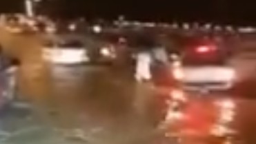 فيديو| فوضى في #مدينة_صباح_الأحمد بعد السيول #صوت_المطر #ساعه_استجابه
