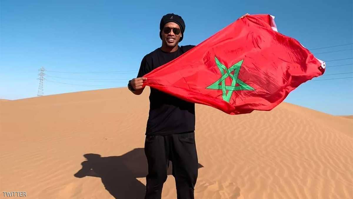ماذا يفعل رونالدينو في صحراء المغرب؟