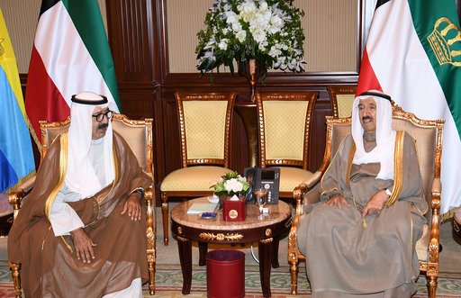 سمو الأمير يستقبل وزير الدفاع