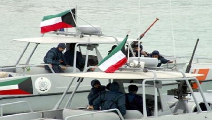 #الكويت_تغرق |البحث عن قاربين عالقين في البحر #امطار_غزيره_علي_الكويت