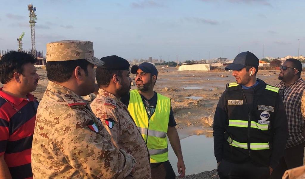 “قوة غيث” تنجح في حل أزمة الصباحية وتحويل مسار المياه عن المناطق السكنية