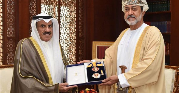 سلطان #عمان يمنح سفير #الكويت لدى السلطنة “وسام النعمان” تقديرا لجهوده