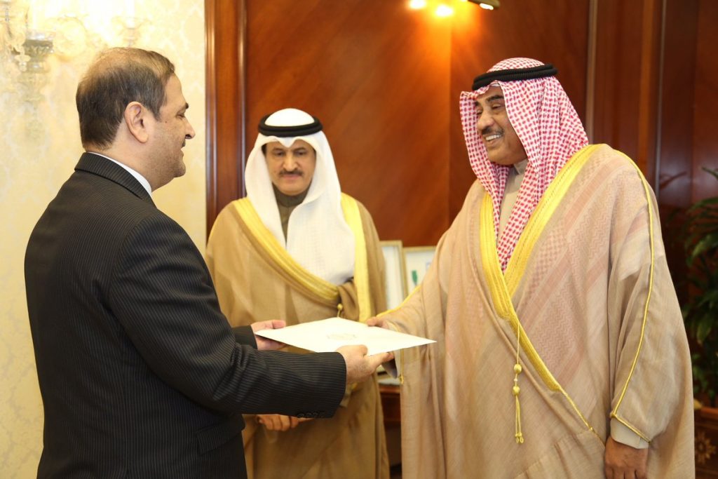 وزير الخارجية يتسلم نسخة من أوراق اعتماد السفير الإيراني الجديد