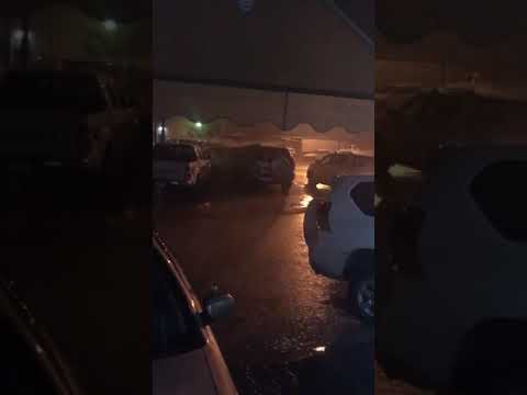 فيديو| الان منطقة #الظهر امطار غزيرة.. #صوت_الرعد