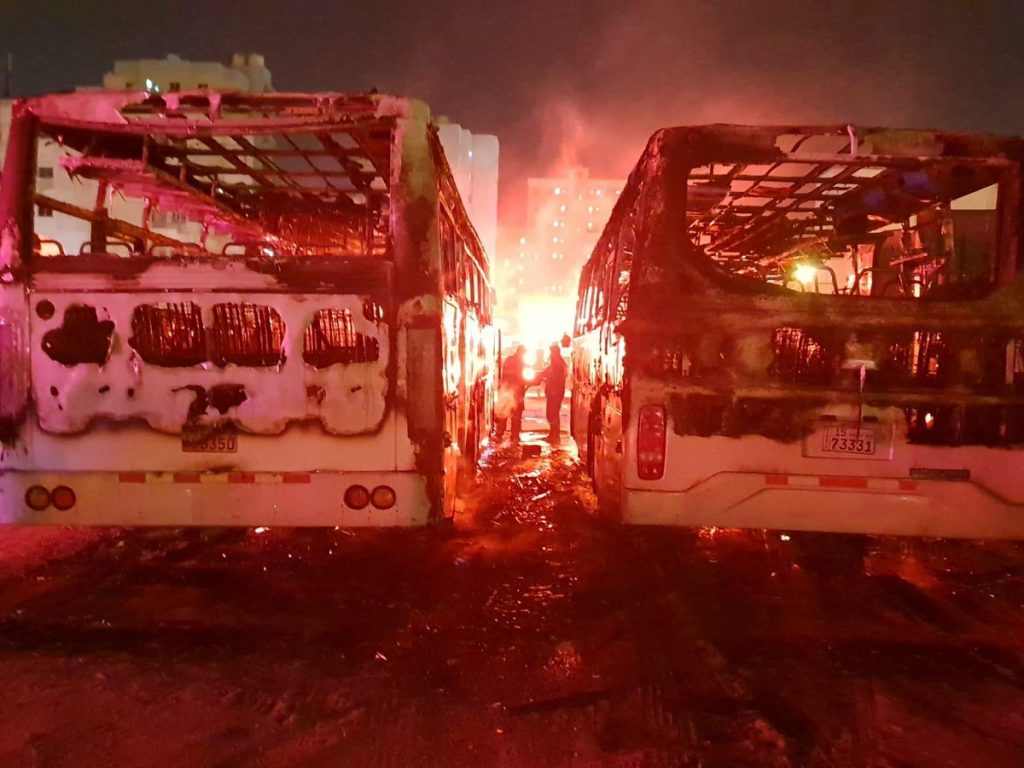 حريق يلتهم حافلتين بـ #الفحيحيل