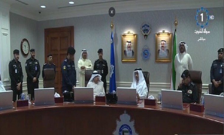 صورة | رئيس الوزراء ووزير الداخلية يتواجدان في غرفية عمليات الداخلية #الكويت_تغرق #امطار_غزيره_علي_الكويت