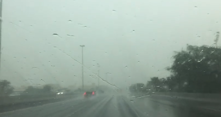 أمطار رعدية غزيرة تتجه إلى المناطق الجنوبية #امطار_الخير #مطر_الكويت