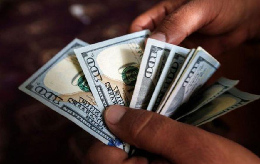 الدولار عند أعلى سعر في 16 شهرا وضبابية انفصال بريطانيا تضر بالاسترليني