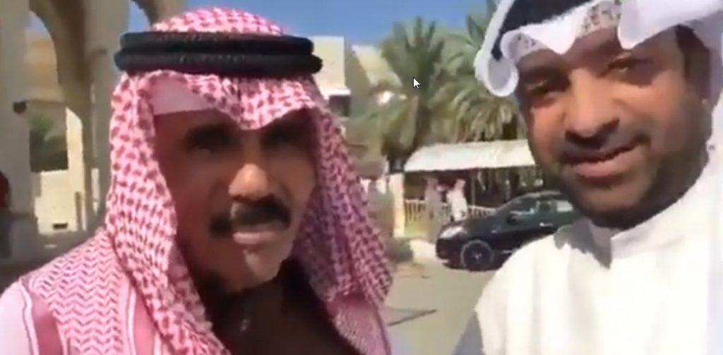 فيديو| سمو ولي العهد الشيخ نواف الأحمد يقف مع مواطن بدون حراسة