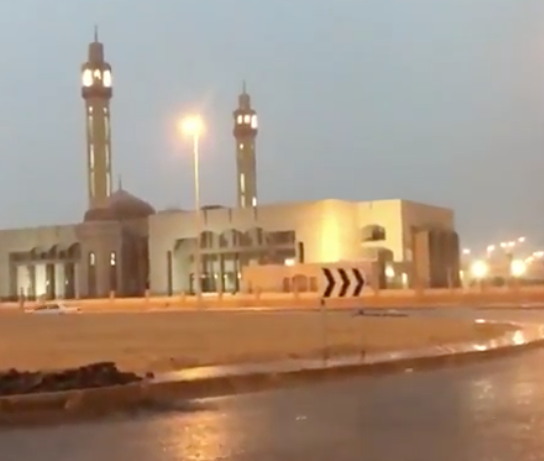 فيديو | أمطار غزيرة على مدينة جابر #امطار_الكويت