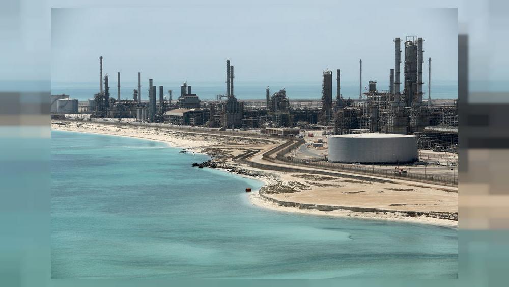 السعودية تتصدر موردي النفط الخام للصين في نوفمبر