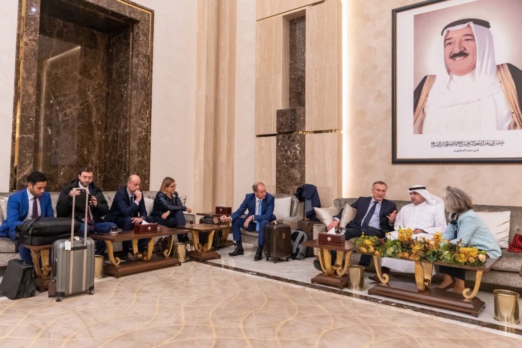 وفد مجموعة الصداقة البرلمانية الفرنسية الكويتية يصل البلاد في زيارة رسمية