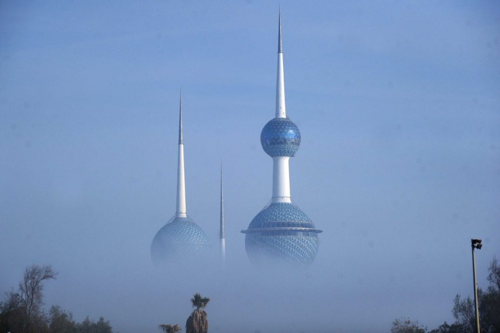 موجة ضباب كثيفة تعم أجزاء واسعة من البلاد #ضباب_الكويت