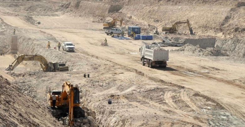 كميات ضخمة من المتفجرات لتفتيت الأرض الصلبة في مدينة المطلاع