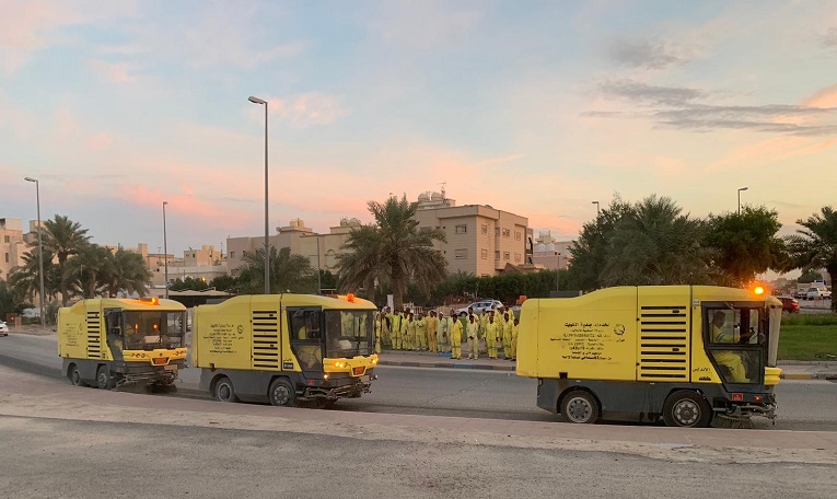 البلدية توفر 100 عامل لرفع #الحصى_المتطاير في الأندلس
