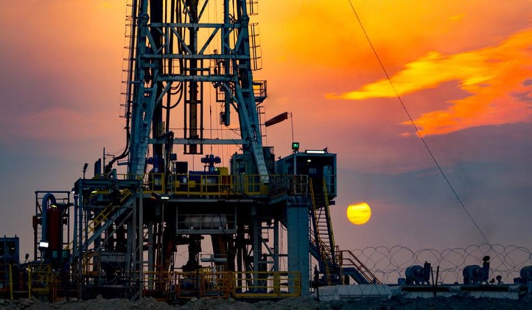 السعودية ترفع سعر بيع النفط إلى آسيا