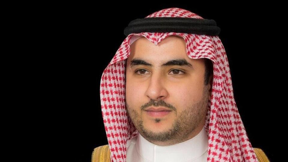 خالد بن سلمان: رغم حرق الحوثي للأغذية سيستمر التحالف بدعم اليمن