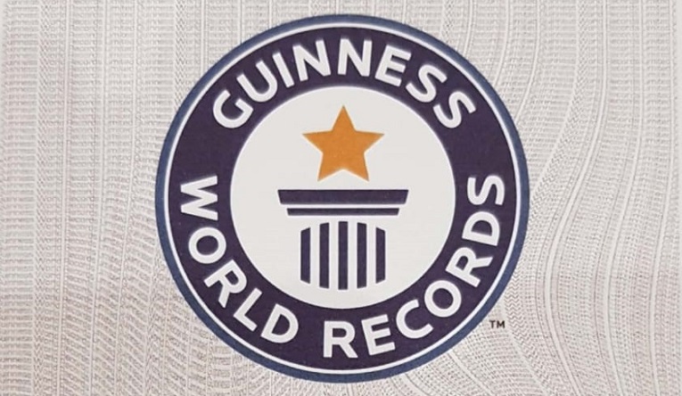 طالبة كويتية تنال شهادة “غينيس”