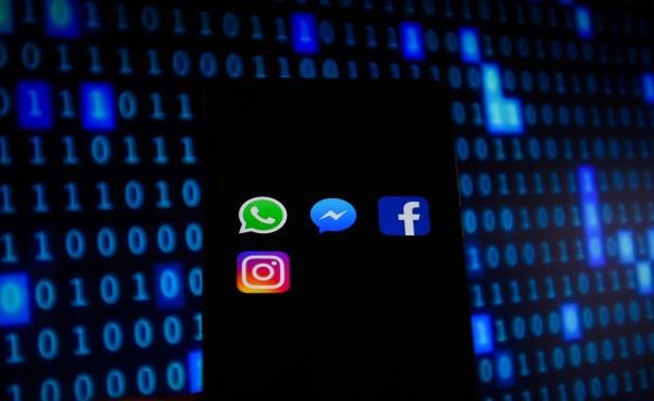 “فيسبوك” تنوي دمج “واتساب” و”ماسينجر” و”إنستغرام”