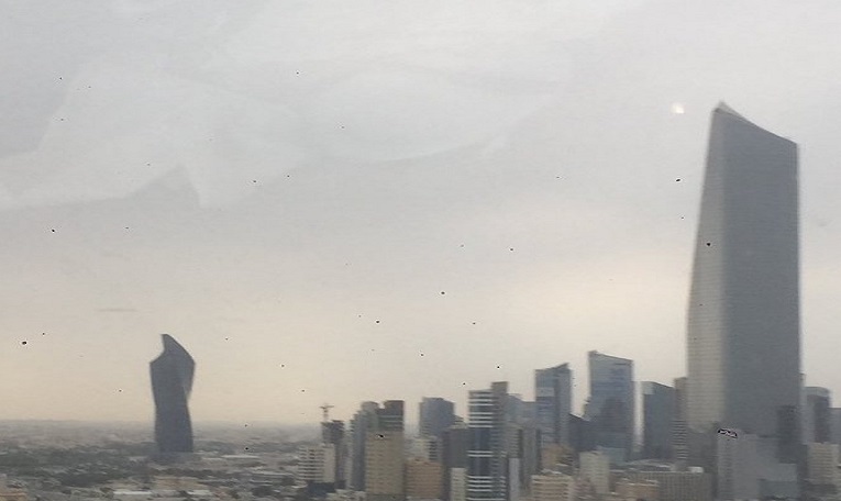 خبير جوي: الغبار لن يطول.. وأهم شيء البسوا ولبسوا عيالكم ملابس ثقيلة
