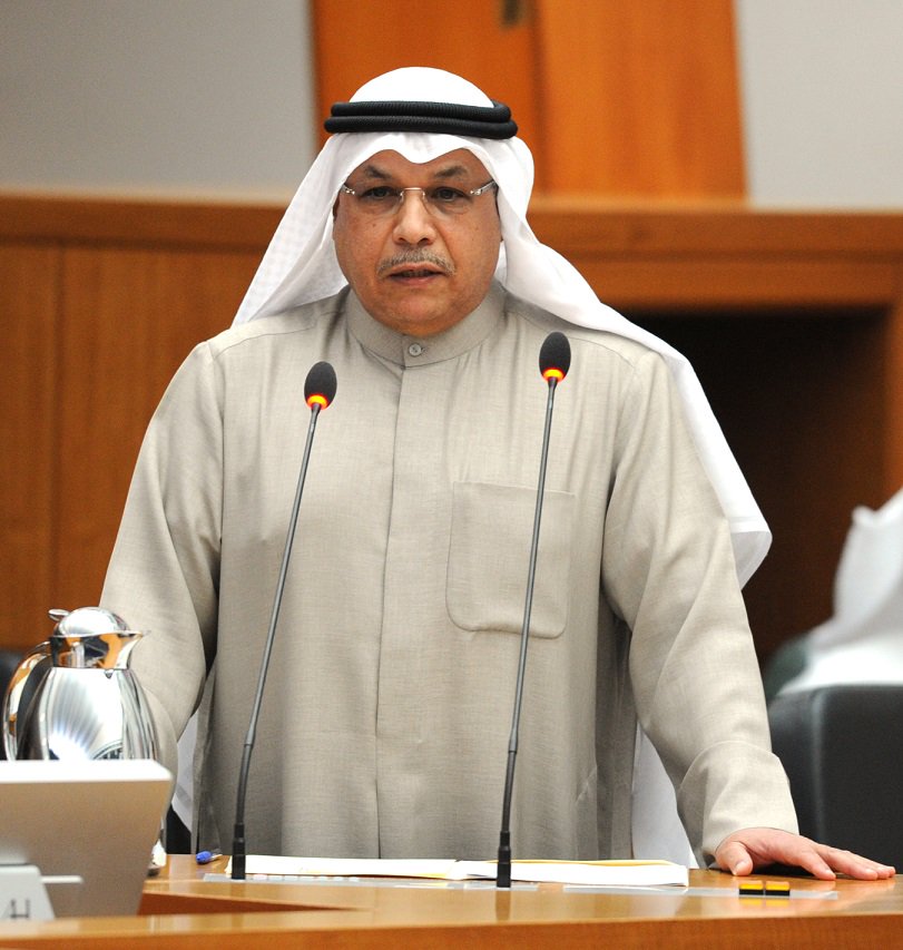 وزير الداخلية عن صاحب الحساب: المعلومات لدي تقول إنه “بدون” و إذا أثبت أي نائب أنه سوري الجنسية “أحطه بالطيارة من الغد” #مجلس_الأمة