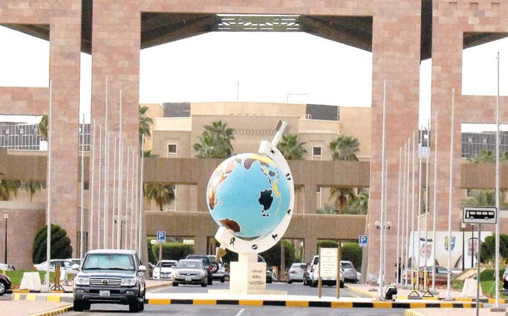 بدء بيع الكتب الدراسية لطلبة الجامعة الأحد المقبل