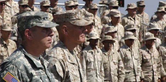 قائد عسكري أمريكي رفيع المستوى يزور البلاد