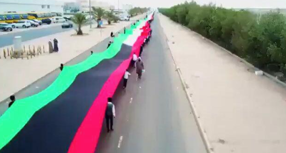#الكويت تدخل موسوعة غينيس بأطول علم
