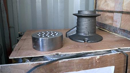 الجمارك تلغي مزادا لبيع أثاث مكتبي وحديد لتدني السعر