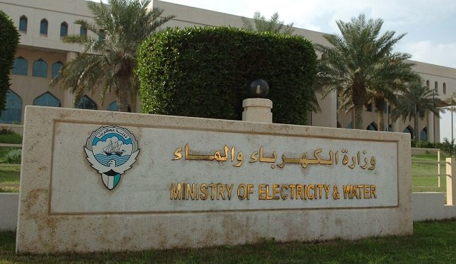 وزير الكهرباء يطالب الخدمة المدنية بإعادة صرف المكافآت للمعينين الجدد