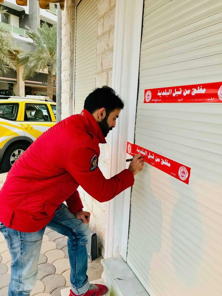 بلدية الكويت : غلق محل إدارياً وإزالة 136 اعلان عشوائي