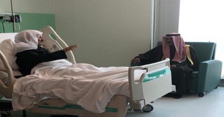 سمو ولي العهد يزور محمد شرار في المستشفى