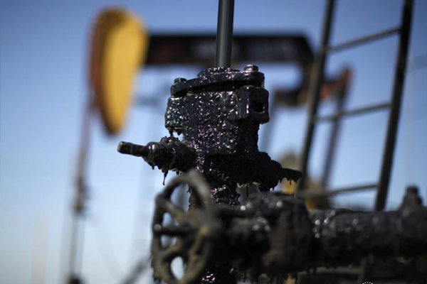 النفط يستجيب لدعوة ترامب بتخفيض الأسعار ويغلق على تراجع