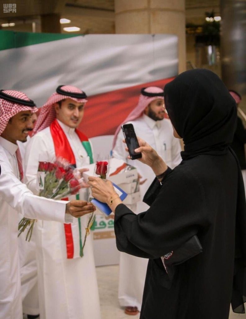 صور…مطار الملك خالد الدولي يشارك #الكويت احتفالاتها #اليوم_الوطني_الكويتي_58 #السعودية