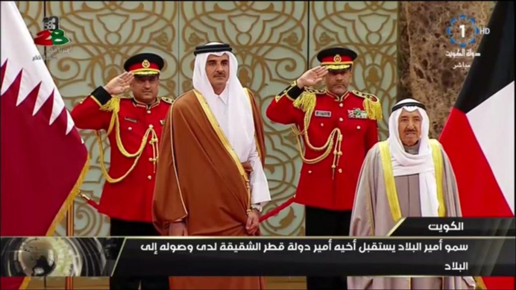 شاهد..صاحب السمو يستقبل أمير قطر الشيخ تميم بن حمد #الكويت #تميم_المجد
